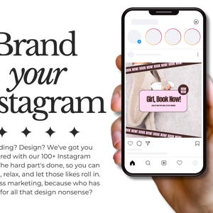 Puede incluir: Un tel&eacute;fono inteligente que muestra una publicaci&oacute;n de redes sociales con un gr&aacute;fico rosa y marr&oacute;n que dice "Girl, Book Now!" La publicaci&oacute;n est&aacute; sobre un fondo blanco con un patr&oacute;n de rayas marrones y blancas.