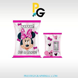 Op de afbeelding: Twee roze en witte snackzakken met Minnie Mouse. De grotere zak heeft de tekst "Yippie! It's a Party!" en een Minnie Mouse-afbeelding. De kleinere zak heeft een Minnie Mouse-afbeelding en voedingsfeiten.