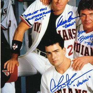 Charlie Sheen, Tom Berenger e Corbin Bernson assinaram foto autografada 11x14 com carta de autenticação PSA/DNA
