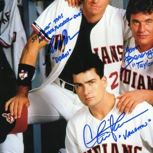 Charlie Sheen, Tom Berenger e Corbin Bernson assinaram foto autografada 11x14 com carta de autenticação PSA/DNA