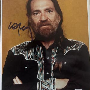 Fotografía autografiada de 8 x 10 firmada por Willie Nelson, autenticada por JSA