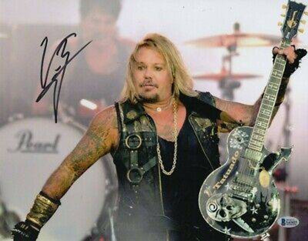 ヴィンス・ニール直筆サイン入りモトリー・クルー 11x14 写真