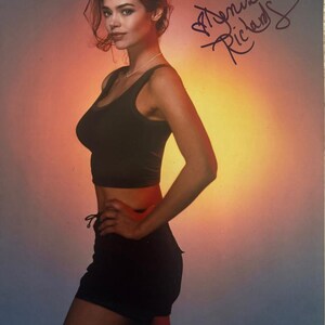 Denise Richards gesigneerde gesigneerde fotofoto 11 x 14 (formaat Beckett geauthenticeerd)