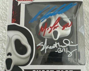 Ghost face Funko pop #1607 autographed by Neve Campbell Matthew Lillard and Skeet Ulrich Beckett Authenticated