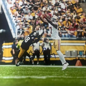 Charvarius Ward signed autographed 11 x 14 photo Beckett Authenticated