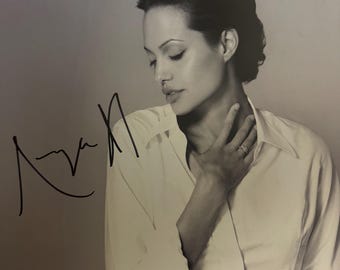 アンジェリーナ・ジョリーの直筆サイン入り 11 x 14 写真 PSA 認証済み