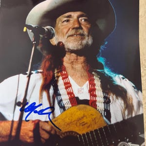 Willie Nelson signed autographed color photo picture 8 x 10 Beckett Authenticated