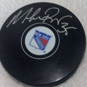 Mike Richter Signed Autographed NHL New York Rangers Hockey Puck with Beckett Hologram Authetication