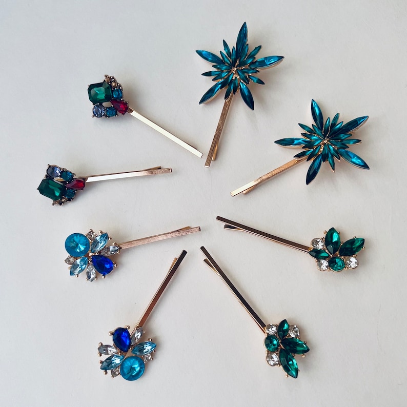 a set of 2 vintage inspired emerald green with rhinestone jewel accents and gold base bobby pin set. Special occasion, gift idea, hair jewelry.