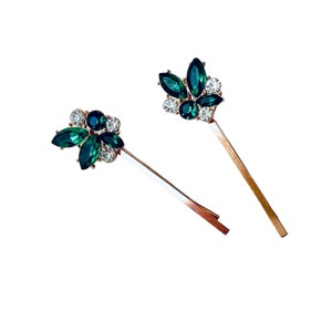 a set of 2 vintage inspired emerald green with rhinestone jewel accents and gold base bobby pin set. Special occasion, gift idea, hair jewelry.