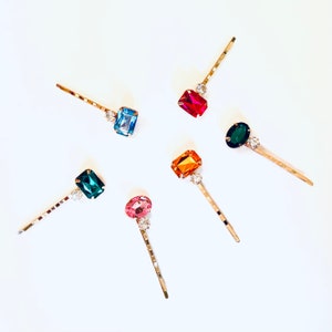 gold or silver lollipop Bobby pins in a variety of colorful gemstones. Ruby, emerald, sapphire, rose, opal, pearl, rhinestone, black onyx, handmade. woman’s, weddings, bridesmaids, prom, special occasions and gifts. Vintage, art deco, bohemian.