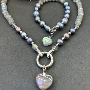 Labradorit und Perlen Kette und Armband - Set. Süßwasser Perlen Schmuck. Geschenk für Frauen. Handgemachter Schmuck. Labradorit Schmuck.