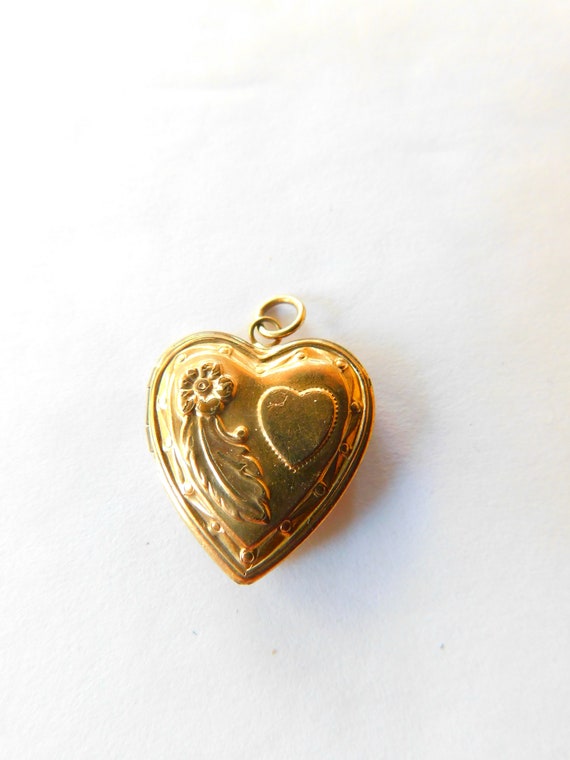 Gold filled vintage heart locket - image 1