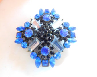 Lovely vintage glass stones pin