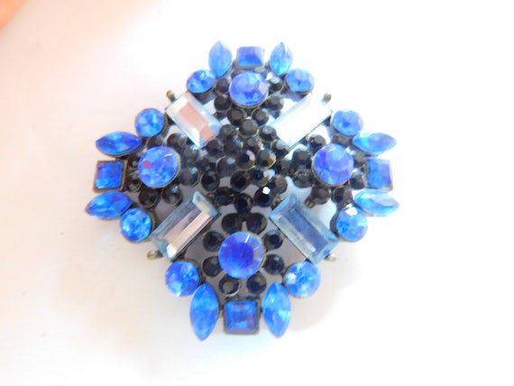 Lovely vintage glass stones pin - image 1