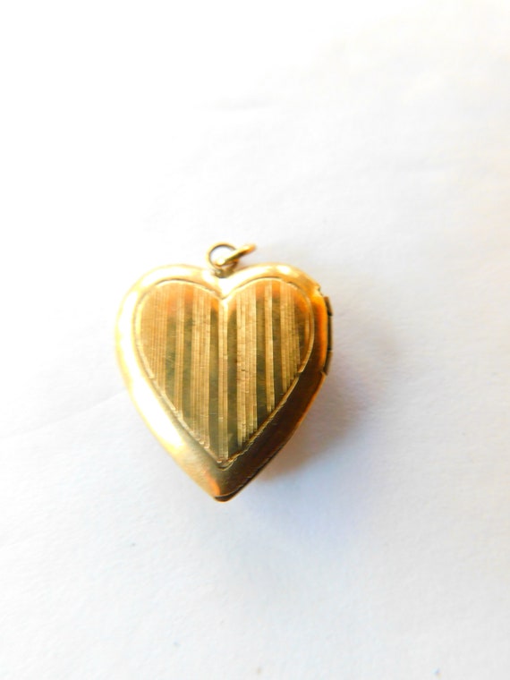 Gold filled vintage heart locket - image 2