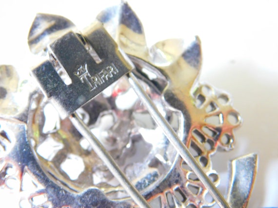 Very rare Trifari enameled pin - image 3