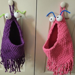 Yip yip alien basket plant hanger