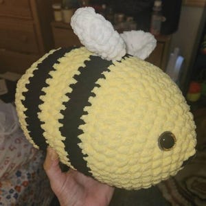 MOTIF AU CROCHET UNIQUEMENT grand coussin ou jouet abeille