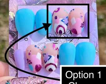 uñas abstractas / uñas / postizos / prensa sobre las uñas / uñas rosadas / uñas azules / uñas moradas / uñas cromadas / uñas brillantes / cromadas / brillantes / bonitas