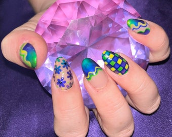 uñas que cambian de color/ uñas combinadas/ uñas térmicas/ uñas a cuadros/ uñas sonrientes/ uñas de flores/ uñas de temperatura/cambio de color/prensas