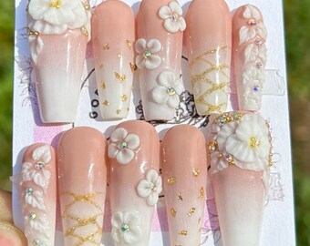 uñas de novia / uñas de boda / uñas / prensas / uñas blancas / uñas de flores / uñas ombre / uñas ombre blancas / uñas elegantes / boda / novia