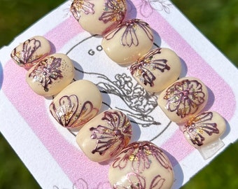 uñas de flores cromadas / uñas / cromo / arte de uñas cromadas / uñas de flores / flores / uñas doradas / uñas crema / uñas rosas / flores cromadas rosas / rosa