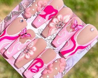 uñas de barbie / barbie / película de barbie / uñas rosadas / postizas / uñas reutilizables / uñas de mariposa / uñas brillantes / remolinos rosas / flores rosas / rosa
