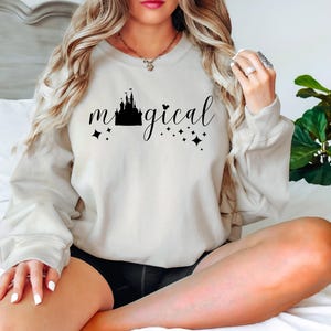 Disney Magic Kingdom Sweatshirt, Disneyland Sweatshirt, Disney Sweater, Comfy Disneyworld Crewneck Sweatshirt, Disney Shirt, Disney Tshirt 画像 2