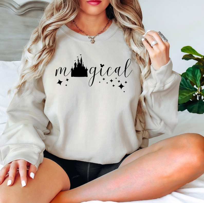 Disney Magic Kingdom Sweatshirt, Disneyland Sweatshirt, Disney Sweater, Comfy Disneyworld Crewneck Sweatshirt, Disney Shirt, Disney Tshirt 画像 2