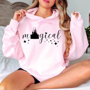 Disney Magic Kingdom Sweatshirt, Disneyland Sweatshirt, Disney Sweater, Comfy Disneyworld Crewneck Sweatshirt, Disney Shirt, Disney Tshirt 画像 1
