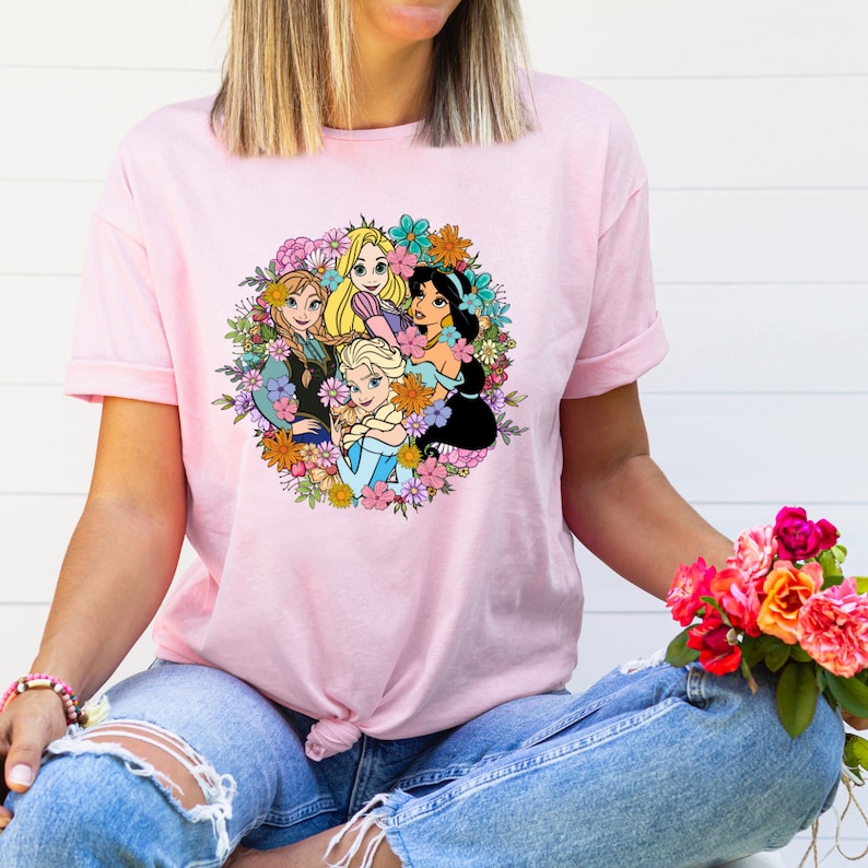 Disney Princesses Floral Shirt,Elsa Anna Jasmine Rapunzel,Disney Girls Trip Shirt,Disney Princesses Girls Vacation Shirt,Disney Friends Tee Bild 3
