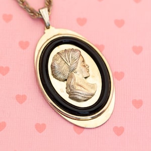 Vintage Oval Gold Tone Lady Cameo Elegante Ketting 24 inch door Avon - X18