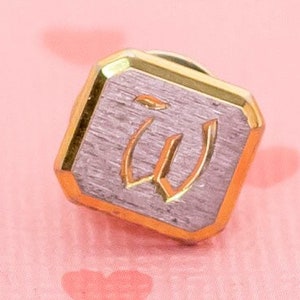Pin cuadrado geométrico Vintage Gold Tone Letter W - X17