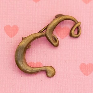 Broche Elven Vintage Letter E Bronze Tone - X19