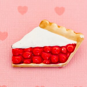 Broszka Vintage Strawberry Pie Elegancka w Złotym Tonie - X15