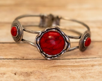 7 1/2 inch, Vintage Blood Red Stones Abstract Silver Tone Hinge Bangle - X22