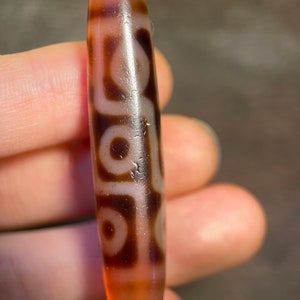 Dzi Perle 9 Augen rote Farbe Perle tibetischen Dzi Amulett Anhänger machen Schnurfrei