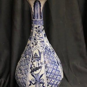 Chinese porcelain blue white vase handrawn flower  High 33cm
