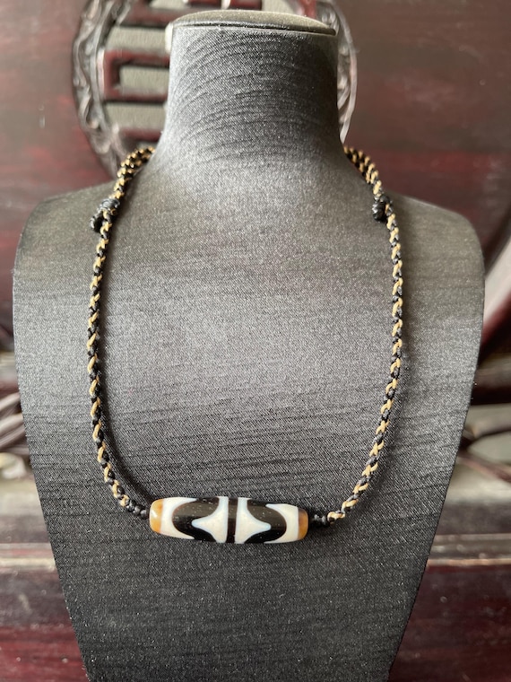 Handmade Tiger Tooth Dzi Necklace – Adjustable Length