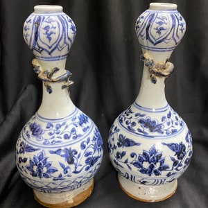Chinese porcelain a blue white vase handrawn peony  High 29cm