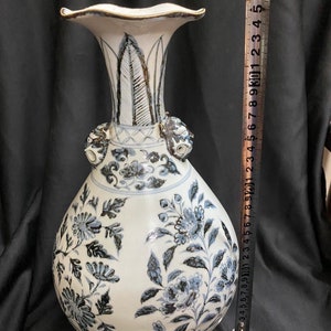 Chinese porcelain dark blue handdrawn daisy chinese vase High 35cm
