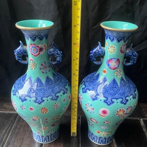 Porcelana chinesa: 1 vaso Qianlong vaso azul 2 orelhas de elefante flores desenhadas à mão H 23 cm
