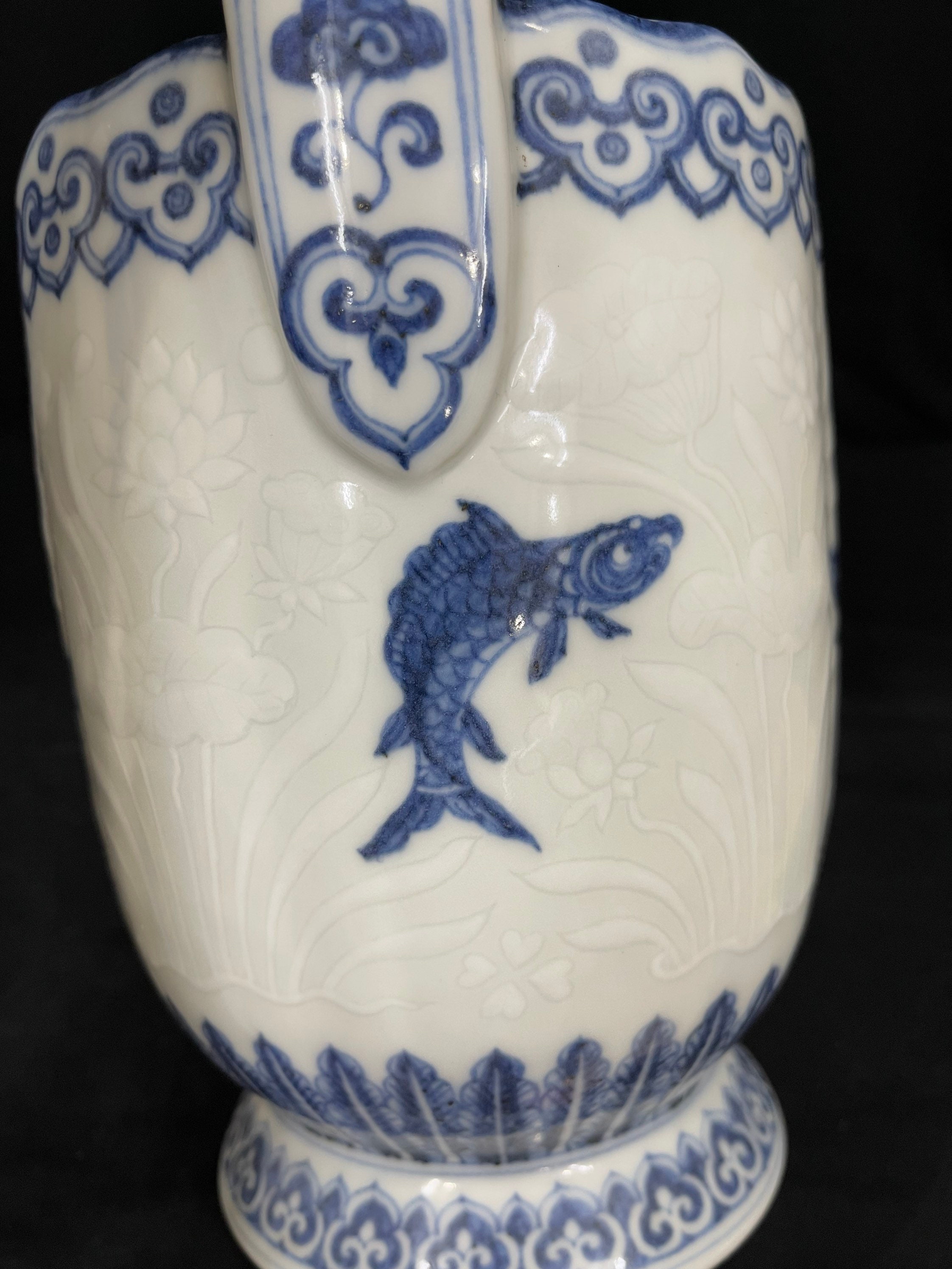 中国磁器：菊と魚が描かれた青白ワインの花瓶 - Etsy 日本