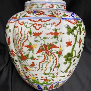 Chinese porcelain: style of big Ming wucai vase handdrawn animals High 28cm