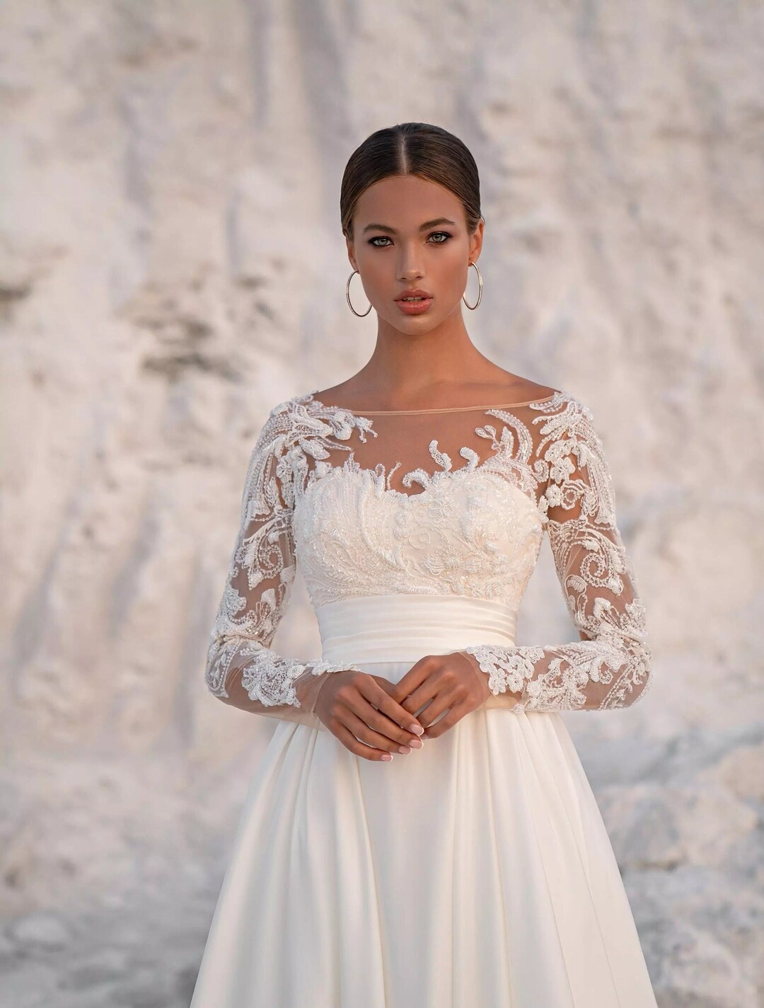 Incredibly Beautiful Wedding Dress Aline Silhouette With Lace Applique ...