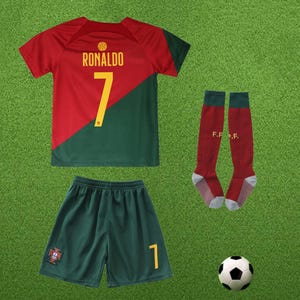 Cristiano Ronaldo サイン入りポルトガルジャージ （中古