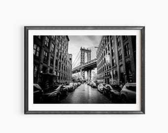 Puente de Manhattan, horizonte de la ciudad de Nueva York, DUMBO, blanco y negro, fotografía callejera, Nueva York, arte mural