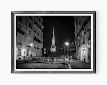 Torre Eiffel, blanco y negro, medianoche, París, cielo nocturno, silueta, melancólico, dramático, luces de la ciudad, atemporal, Francia