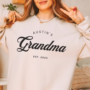 Personalized Grandma and Grandpa matching Sweatshirt, Custom Granny and Grandkids Names Sweater, Gift for Grandmas Birthday With Grandchild